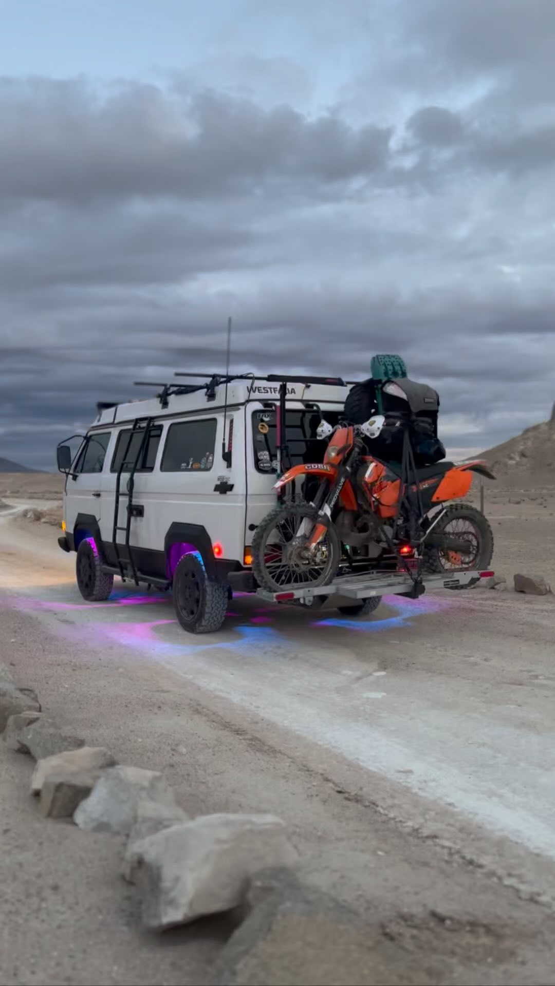 Westfalia and motorcycle in the desert
